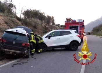 Incidente stradale sulla Nuoro-Oliena, tre feriti
