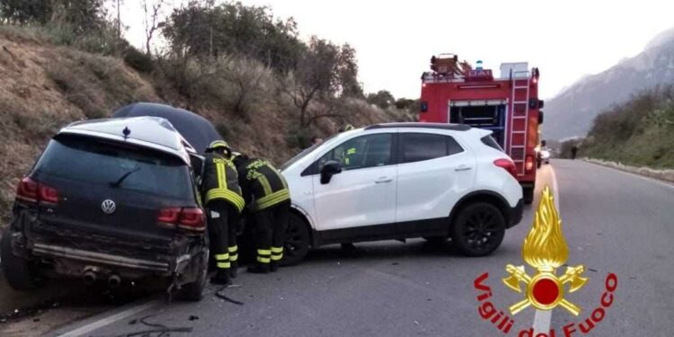 Incidente stradale sulla Nuoro-Oliena, tre feriti