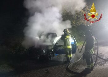 Macomer: a fuoco un’auto a S’erbagusa