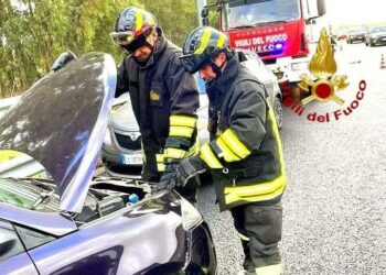 Incidente stradale al chilometro 81 della 131 Carlo Felice, sul posto i vigili del fuoco