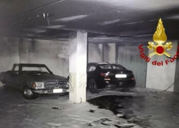 Incendio di due auto a Porto Torres, sul posto i vigili del fuoco