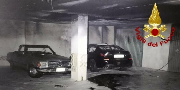 Incendio di due auto a Porto Torres, sul posto i vigili del fuoco