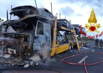 Paulilatino: prende fuoco un autotreno, illeso il conducente