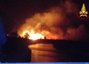 Incendi a Siniscola e La Caletta, intervengono i vigili del fuoco