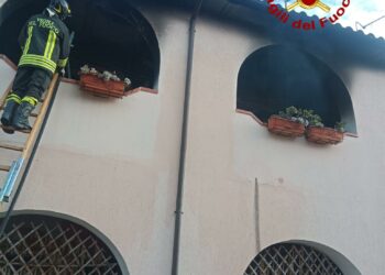 Siniscola: a fuoco un’abitazione, sul posto i vigili del fuoco