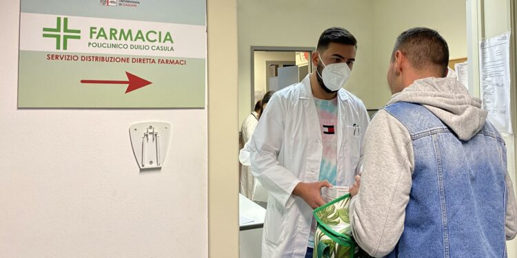 Cambiano le modalità per migliorare la qualità del servizio di distribuzione dei farmaci al Policlinico, prenotazione web e nuovi orari