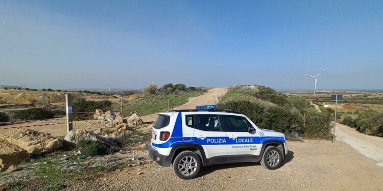 Gli agenti della Polizia locale di Porto Torres hanno posto sotto sequestro preventivo una vasta area ove insiste l’ex discarica comunale di Monte Rosè