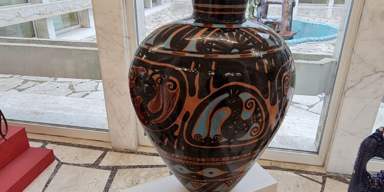 La ceramica artistica protagonista sarà mercoledì 20 dicembre nel terzo laboratorio di Natale al “Salone delle Botteghe” di Sassari