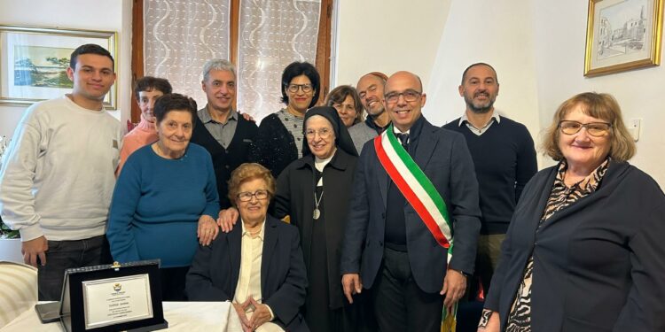 Oristano in festa per i cent’anni di zia Eudige Sanna