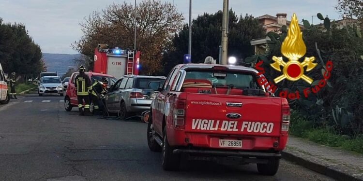 Ghilarza: incidente stradale in via Mandrolisai, sul posto i vigili del fuoco
