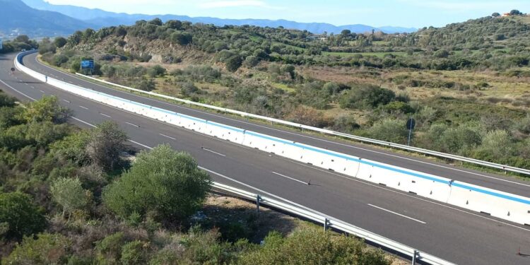 Posada e Budoni: alle fasi finali i lavori per le nuove barriere sulla 131 “Dcn”