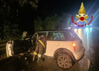 Incidente stradale sulla statale 125, intervengono i vigili del fuoco