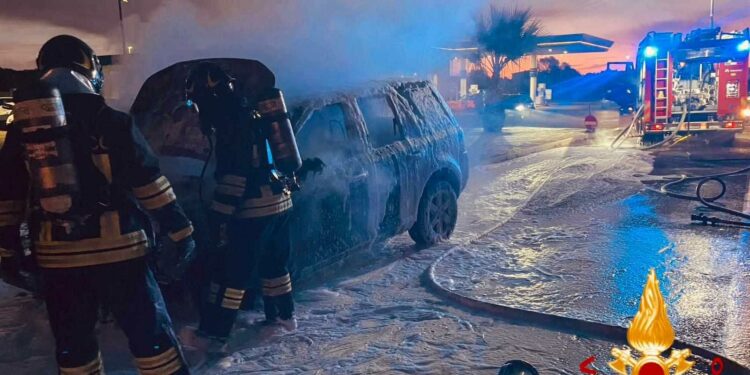 Olbia: a fuoco un’auto sulla statale 127