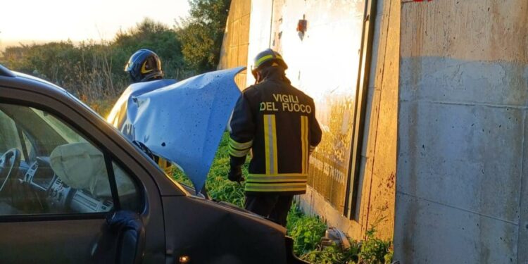 Porto Torres: incidente stradale in via dell’Industria, ferita una persona