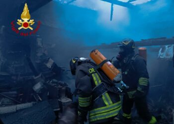 Macomer: prende fuoco un’abitazione, evacuati i proprietari