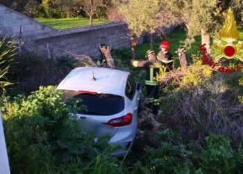 Sassari: esce di strada con la sua auto, una persona finisce in ospedale