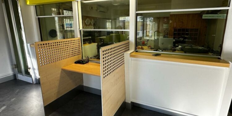 Ha riaperto oggi, nella sua sede storica, l’ufficio postale di Torralba, in via Alessandro Manzoni 8