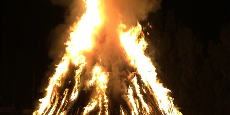 Arborea: si rinnova il rito della “Brusa la Vecia”