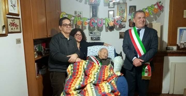 Macomer: zio Angelino Farina festeggia 101 anni