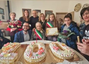 Uri in festa per i cent’anni di zia Domenica Pinna
