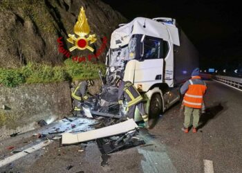 Bonorva: incidente stradale sulla statale 131, coinvolti due tir