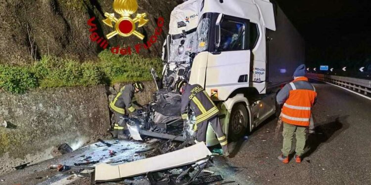 Bonorva: incidente stradale sulla statale 131, coinvolti due tir