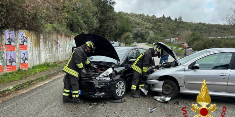 Ossi: scontro tra due auto, una persona finisce in ospedale