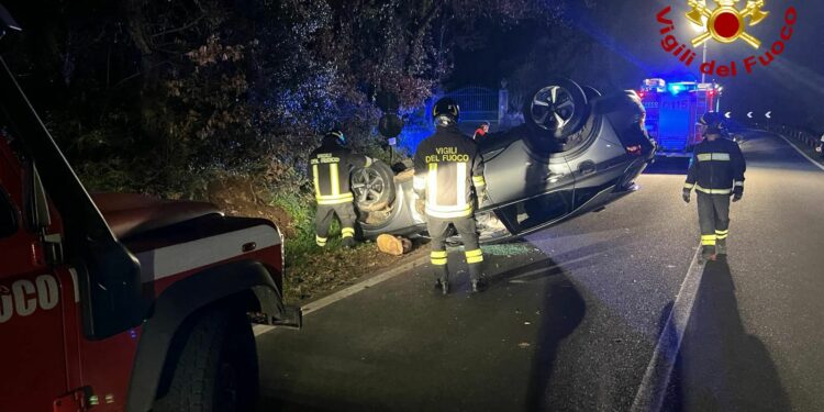 Incidente stradale sulla statale 128, una persona finisce in ospedale