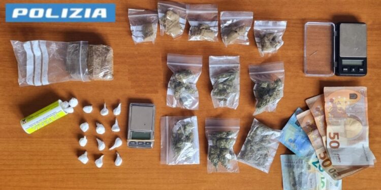 Detenevano sostanze stupefacenti in casa: a Cagliari padre e figlio arrestati dalla Polizia di Stato