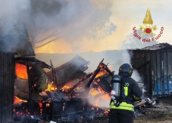 I vigili del fuoco del Comando di Cagliari sono intervenuti intorno alle 16.15, per un incendio nei pressi della SS 554