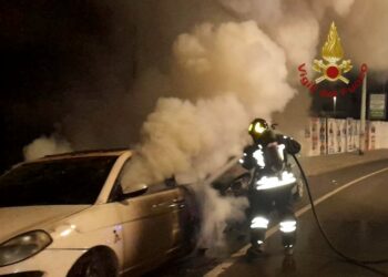 I vigili del fuoco sono intervenuti intorno alle 00.20, per spegnere l’incendio di un’auto in sosta in via Don Minzoni, a Quartucciu