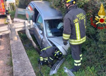 Santa Teresa Gallura: auto esce di strada sulla statale 133 bis, soccorsa una persona