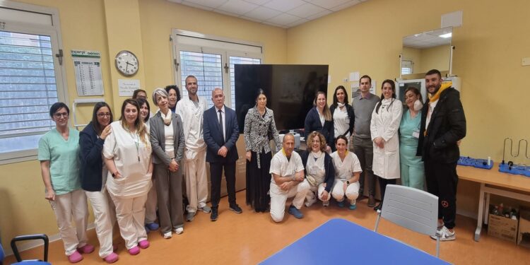 Momento toccante nel reparto di Neuroriabilitazione dell’ospedale San Martino di Oristano