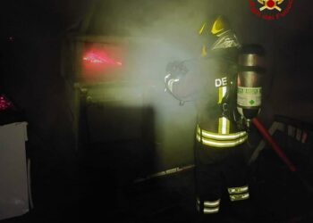 Alghero: a fuoco un capannone a La Pussetta