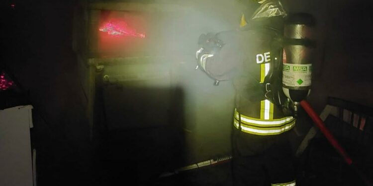 Alghero: a fuoco un capannone a La Pussetta