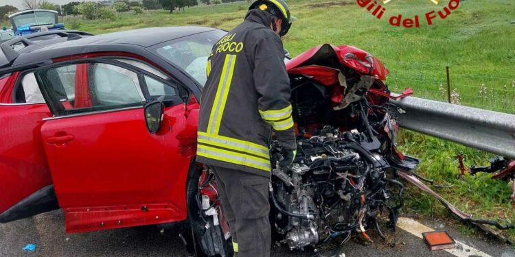 Bolotana: incidente stradale sulla statale 129, due persone in ospedale