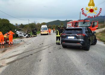 Galtellì: collisione tra due auto, due persone in ospedale