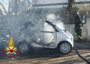 Olbia: auto in fiamme in via Piro