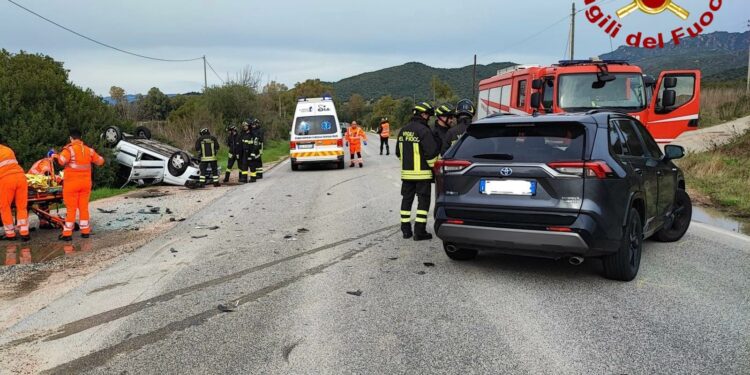Galtellì: collisione tra due auto, due persone in ospedale