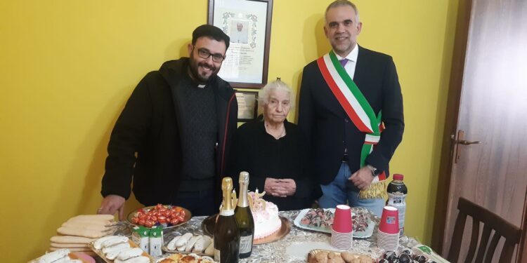 Jerzu: zia Maria Laconi ha compiuto 105 anni