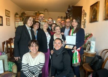 Oristano in festa per i cent’anni di zia Maddalena Falchi