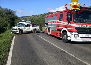 Bortigali: esce fuori strada sulla statale 129, un 35enne in codice rosso