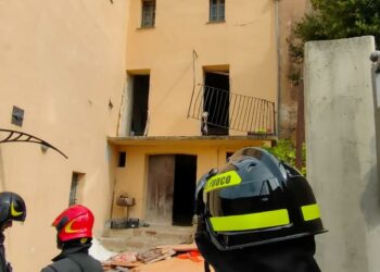Laconi: esplosione in un’abitazione nel centro storico, ferite due persone