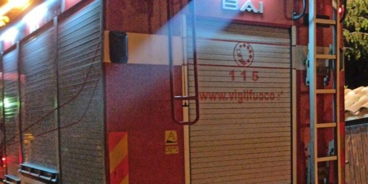 Cannigione: a fuoco un’auto e un furgone, sul posto i vigili del fuoco