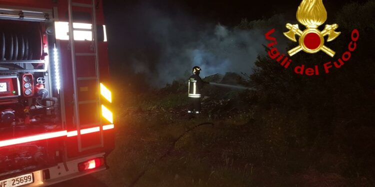 Loiri Porto San Paolo: a fuoco un pick up, intervengono i vigili del fuoco