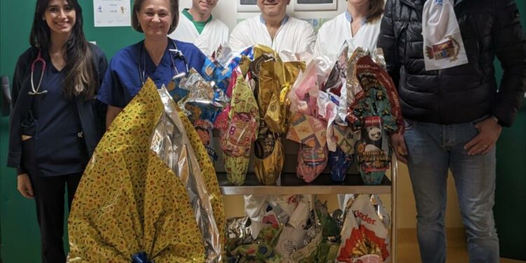 Le Uova di Pasqua di Batman anche ai bambini della Pediatria di Oristano