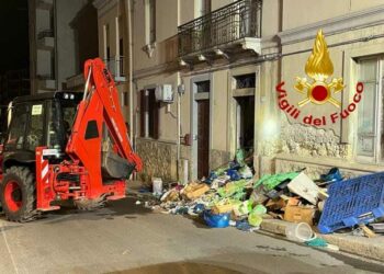 Cagliari: a fuoco un’abitazione in via San Rocco, morto un uomo