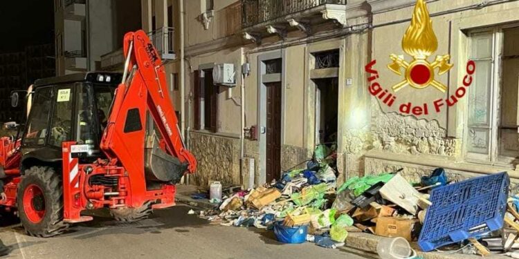 Cagliari: a fuoco un’abitazione in via San Rocco, morto un uomo