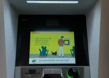 Poste Italiane ha installato nell’ufficio postale della Galleria Omodeo, a Oristano, un ATM Postamat di nuova generazione