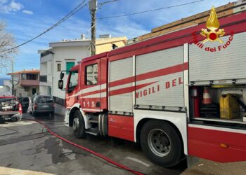 Cala Gonone: a fuoco un’abitazione, intervengono i vigili del fuoco